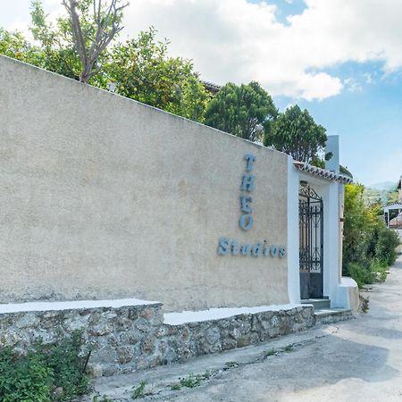 Theo Studios & Apartments Spetses Town Exterior photo