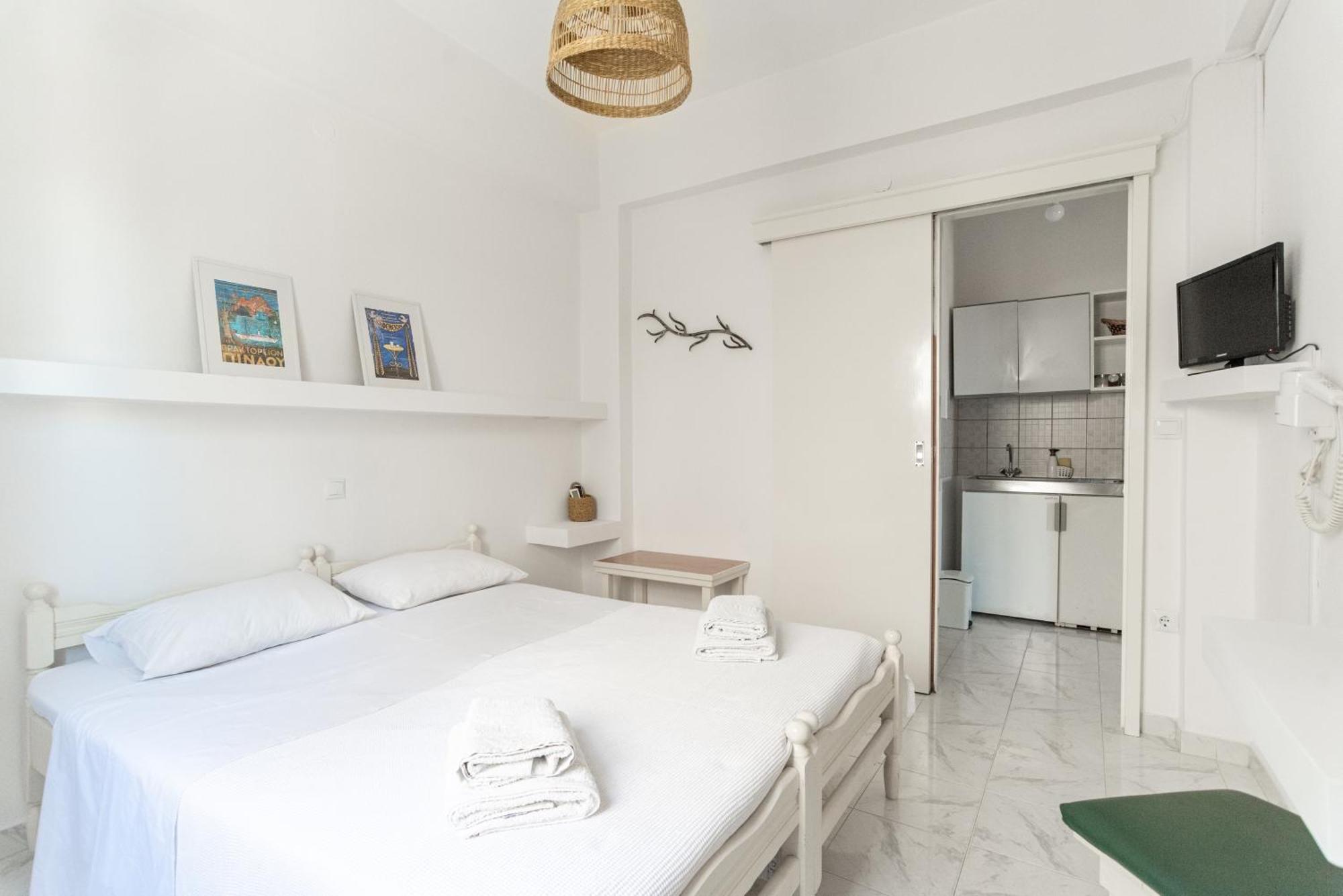 Theo Studios & Apartments Spetses Town Exterior photo