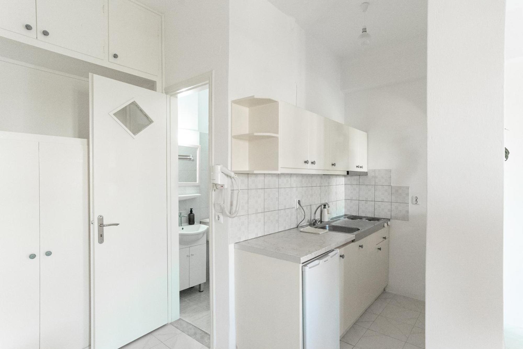 Theo Studios & Apartments Spetses Town Exterior photo