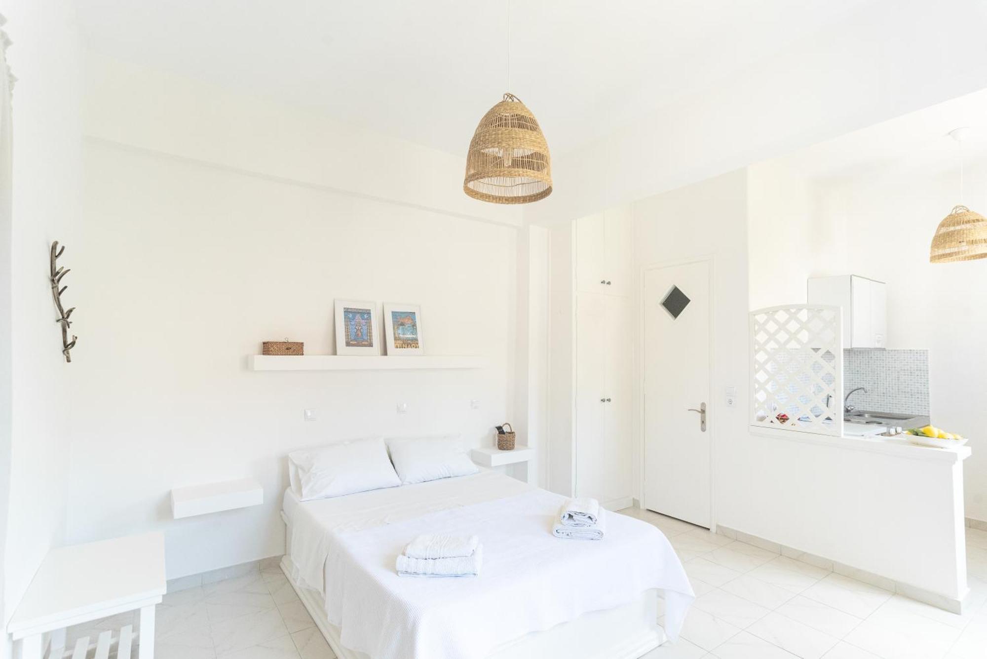 Theo Studios & Apartments Spetses Town Exterior photo