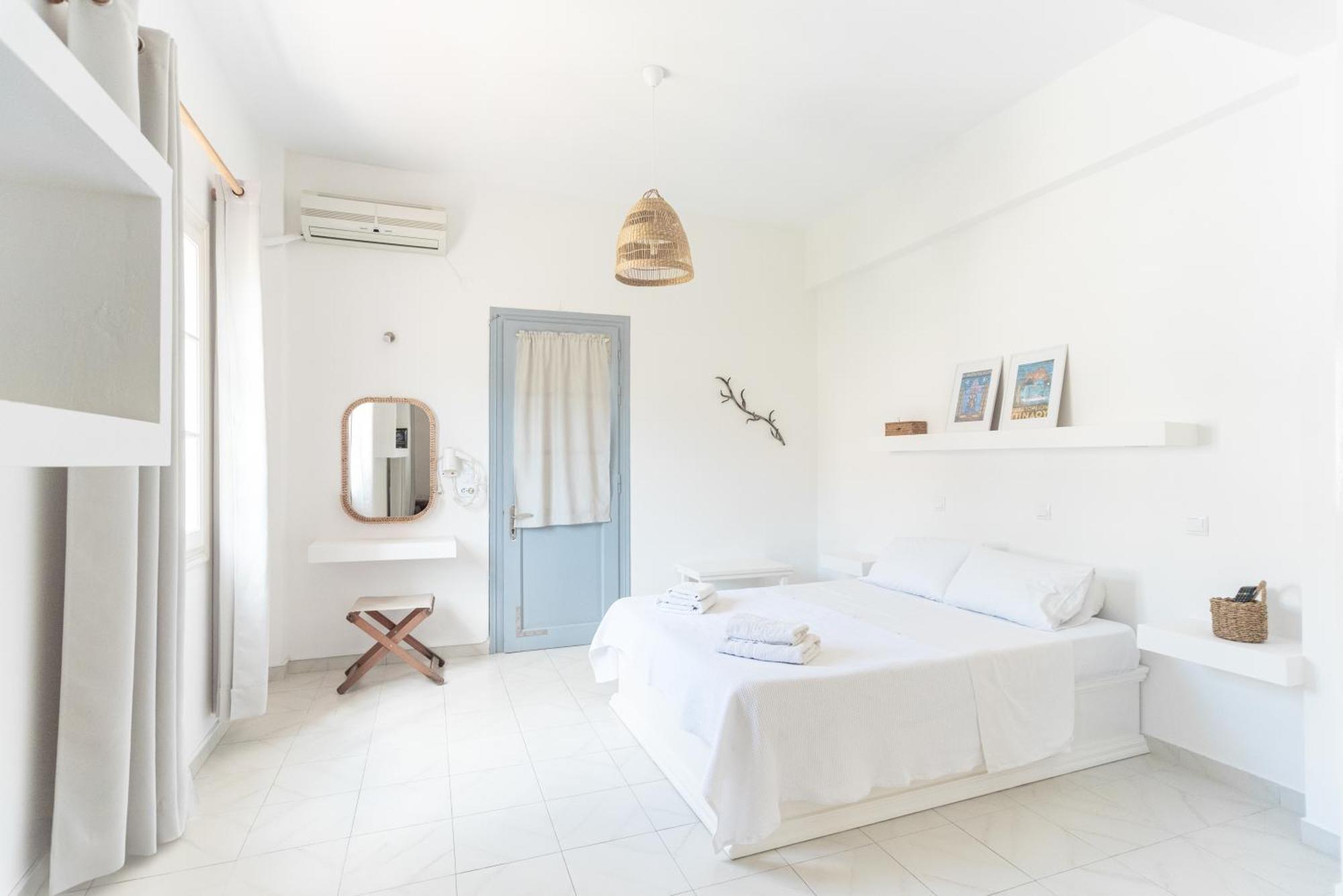 Theo Studios & Apartments Spetses Town Exterior photo