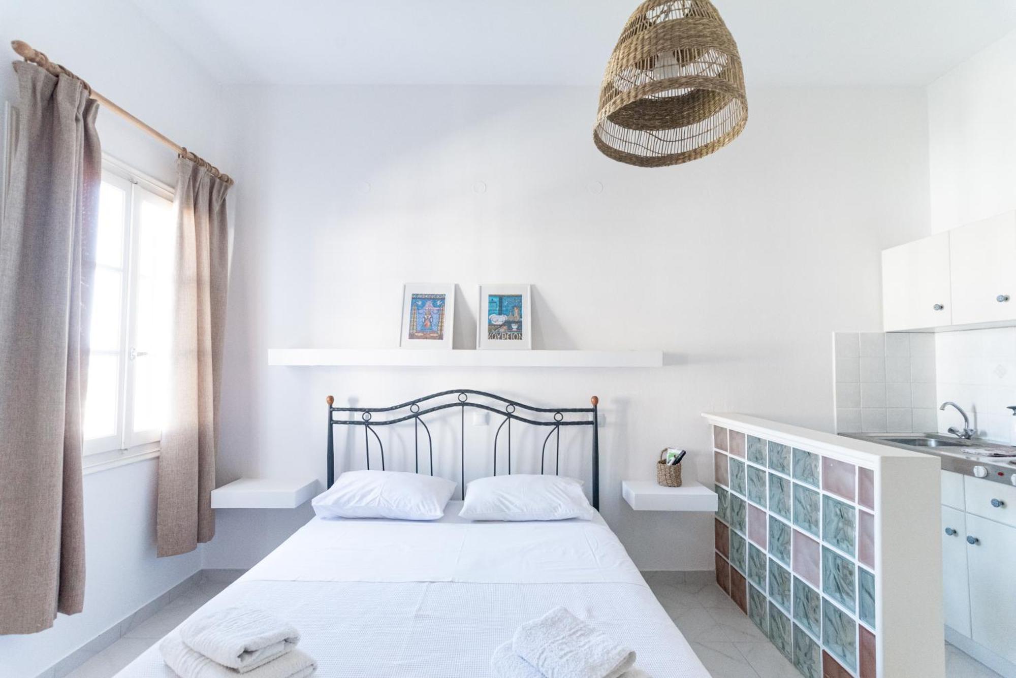 Theo Studios & Apartments Spetses Town Exterior photo