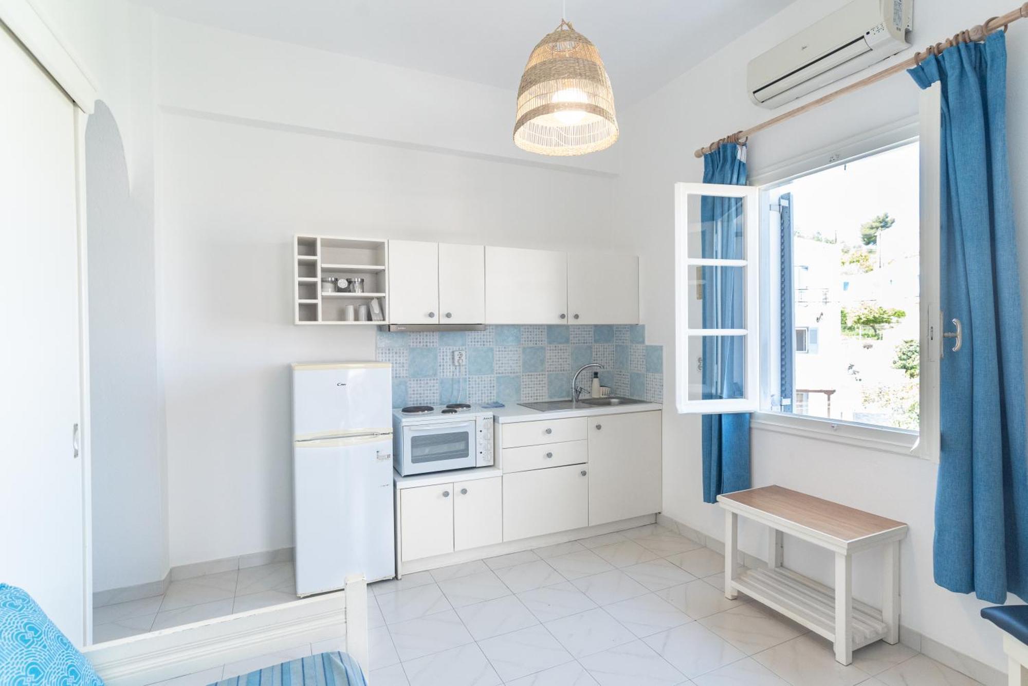 Theo Studios & Apartments Spetses Town Exterior photo